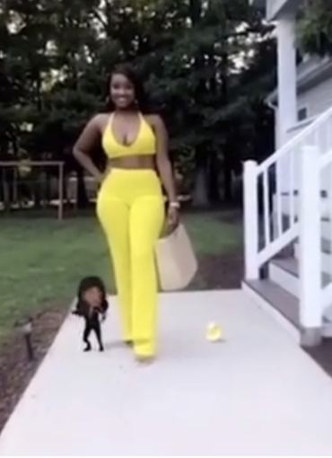 A screenshot from the vine of "Mama a Girl Behind You" 